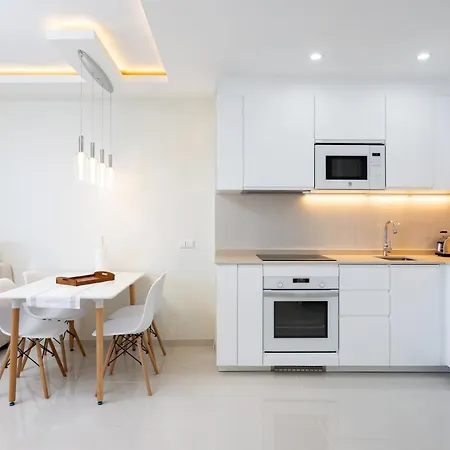 Luxurioese Mit Meerblick In Playa Paraiso 아파트 아데제